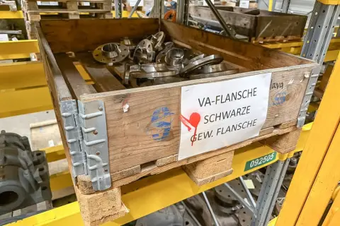 Pallet met flenzen