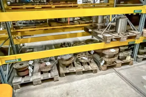 4 pallets met koppelingen