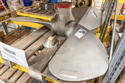 Tête d'aile avec vis 115521/0101