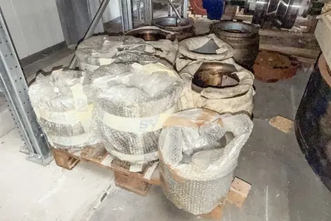 Pallet met onderste en bovenste lagerschalen