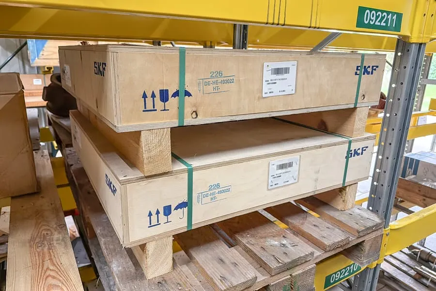 2 Paletten mit Lager SKF 618/600 MA