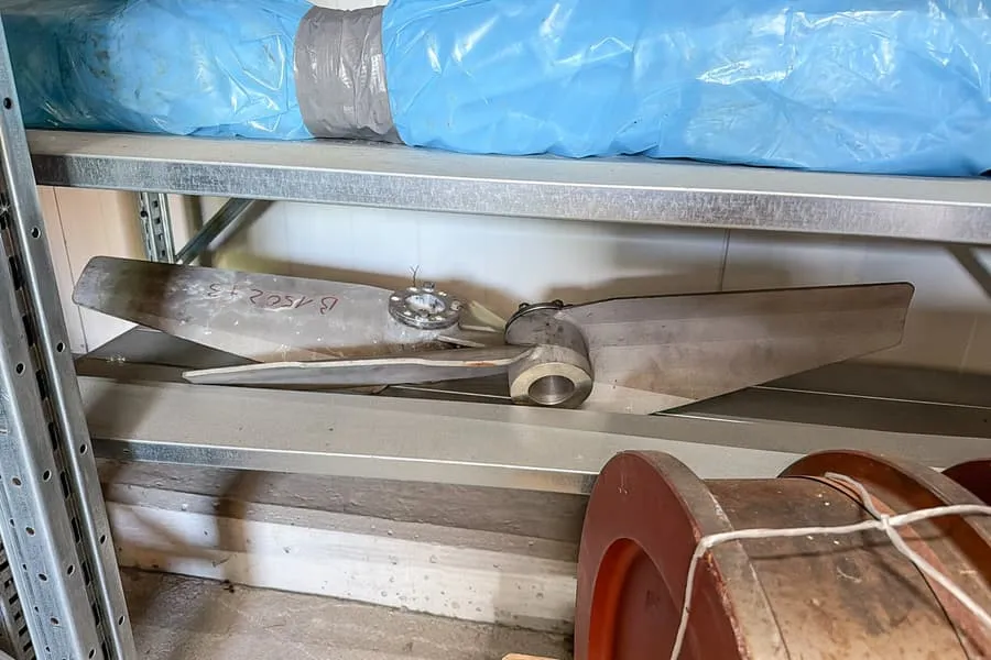 2 propellers