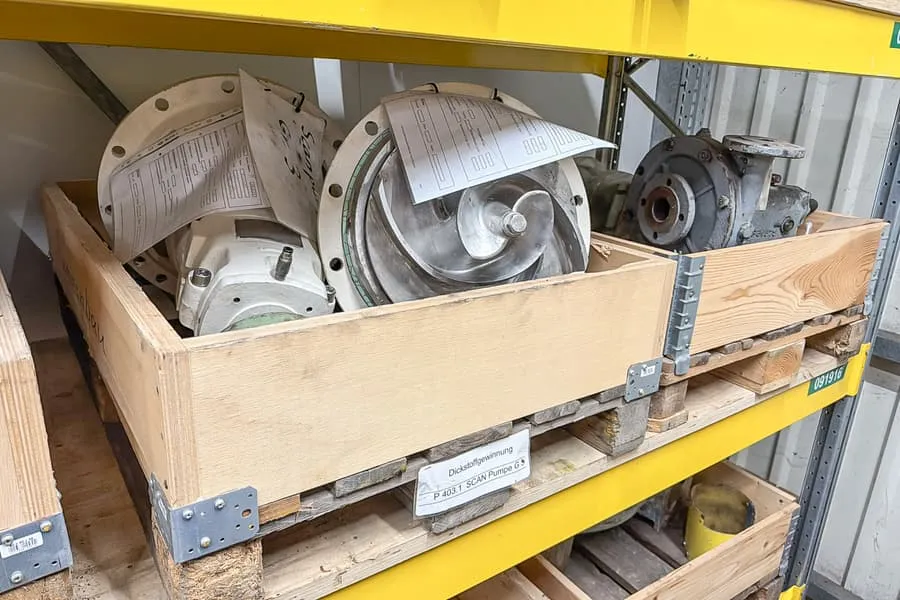 3 palettes de pièces détachées de machines Scanpump
