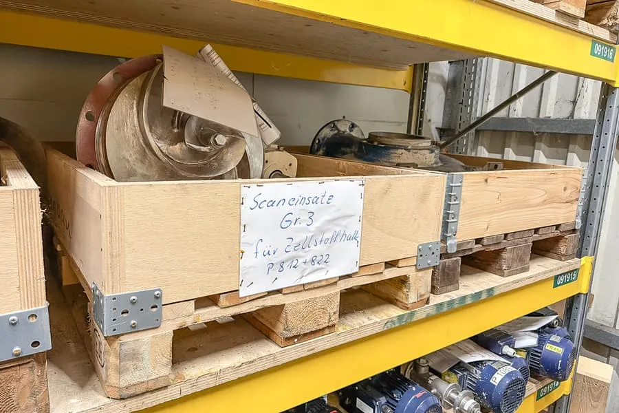 3 palettes de pièces détachées de machines Scanpump