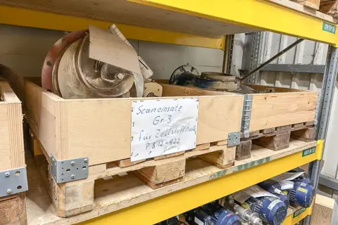 3 palettes de pièces détachées de machines Scanpump