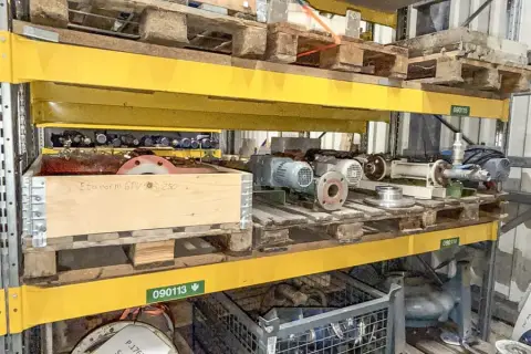 3 pallets met pomponderdelen