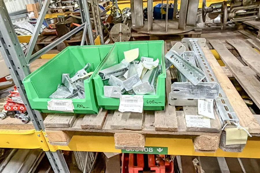 Paleta s upevňovacím materiálem