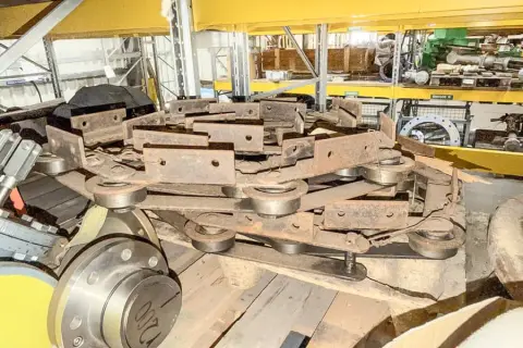 Pallet met transportelementen