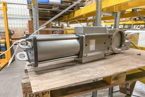 Orbinox DN 200 schuifafsluiter met pneumatische aandrijving