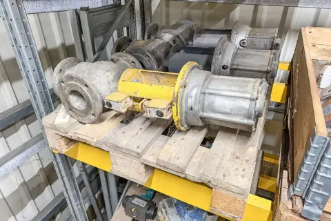 Pallet met 3-wegkleppen