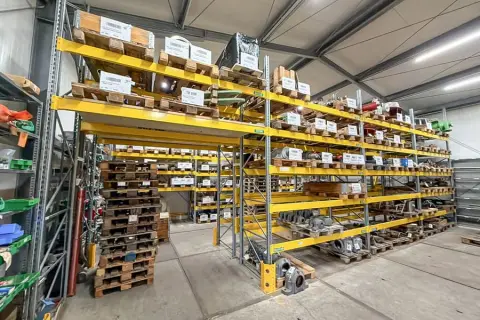 2 palletstellingen, ca. 21 strekkende meter