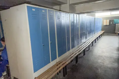 11 lockers, elk met 3 deuren