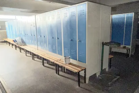 10 lockers, elk met 3 deuren