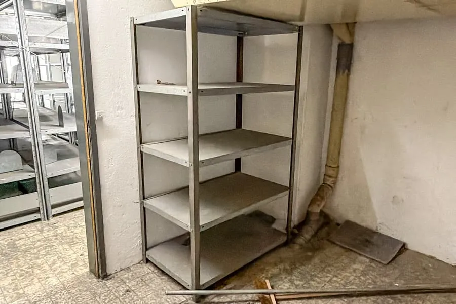 Slot-in shelving, galvanised