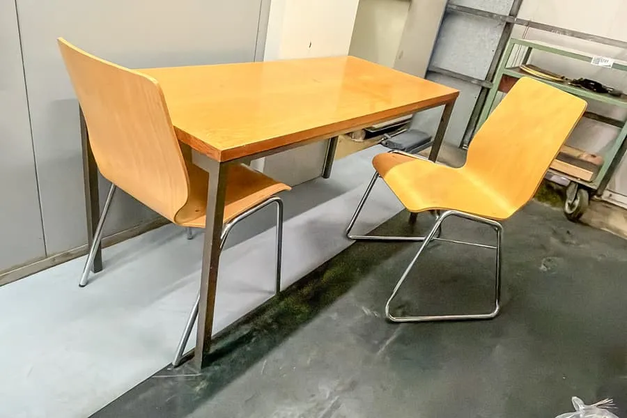 Tafel en 2 stoelen