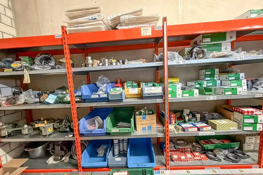 Inhoud van 3 stellingen: machineonderdelen
