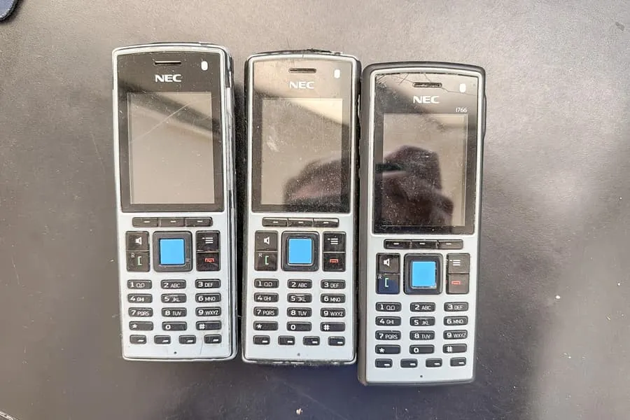 3 telefoni NEC