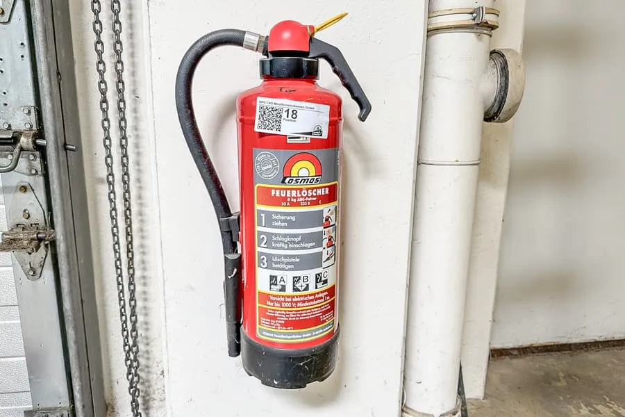 Fire extinguisher, 6 kg ABC powder