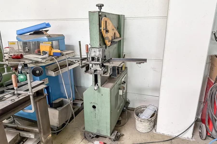 Poinçonneuse de profilés Mubea HPS 350 E, mobile