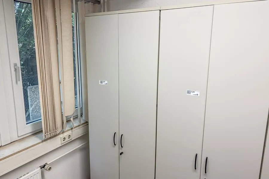 Document cabinet