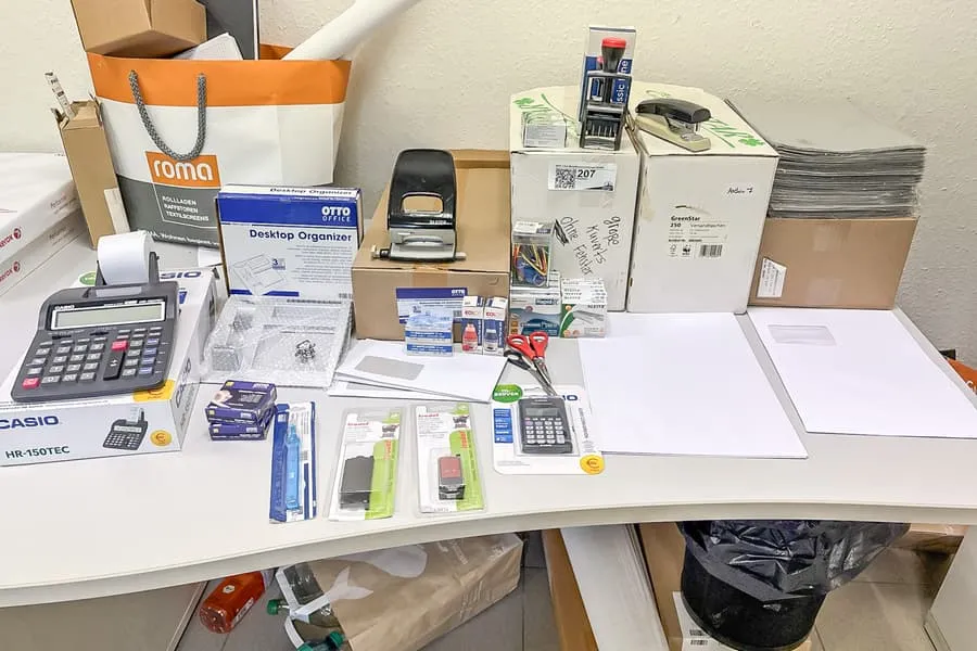 Lot de fournitures de bureau