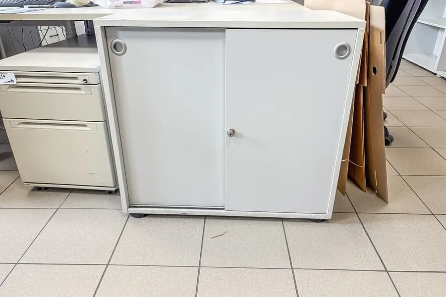Szafa z przesuwnymi drzwiami