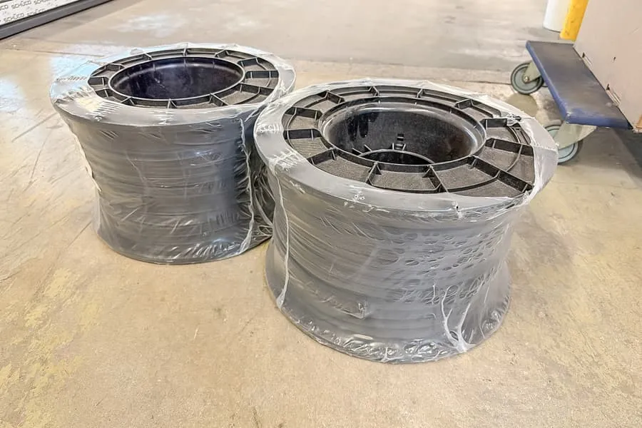 2 rolls of sealing tape