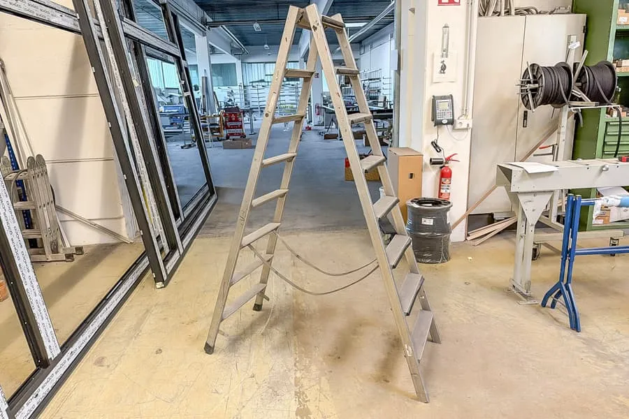 Hliníkový žebřík, 2x8 stupňů