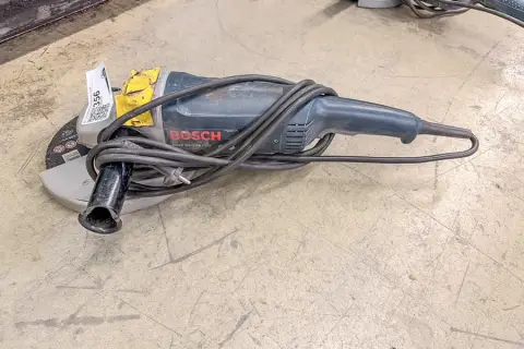 Электрическая угловая шлифмашина Bosch GWS 24-230 Profi