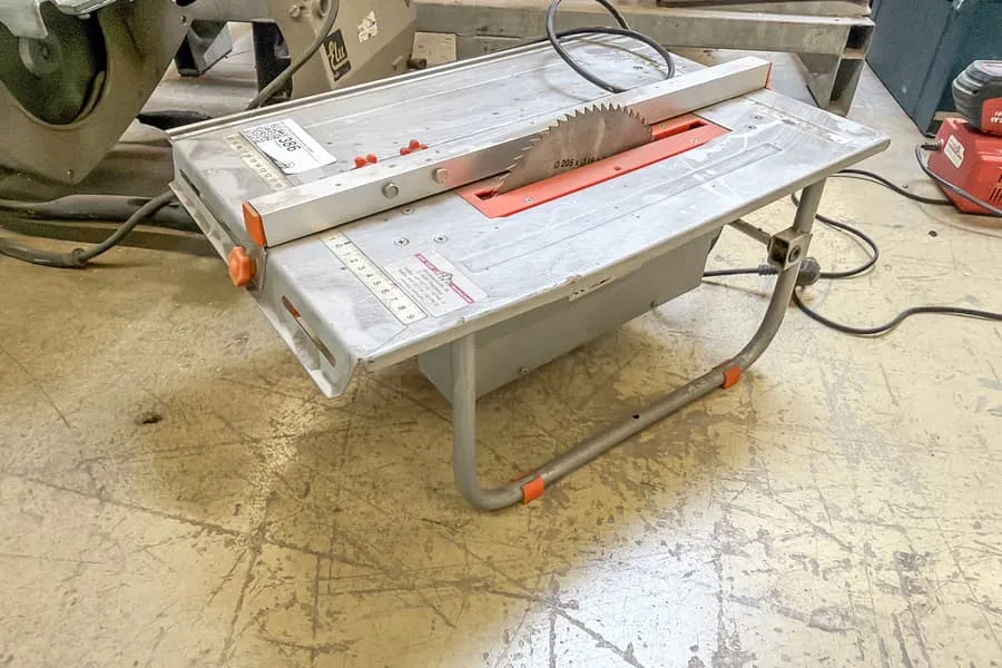 Scie circulaire de table électrique T.I.P. TS8