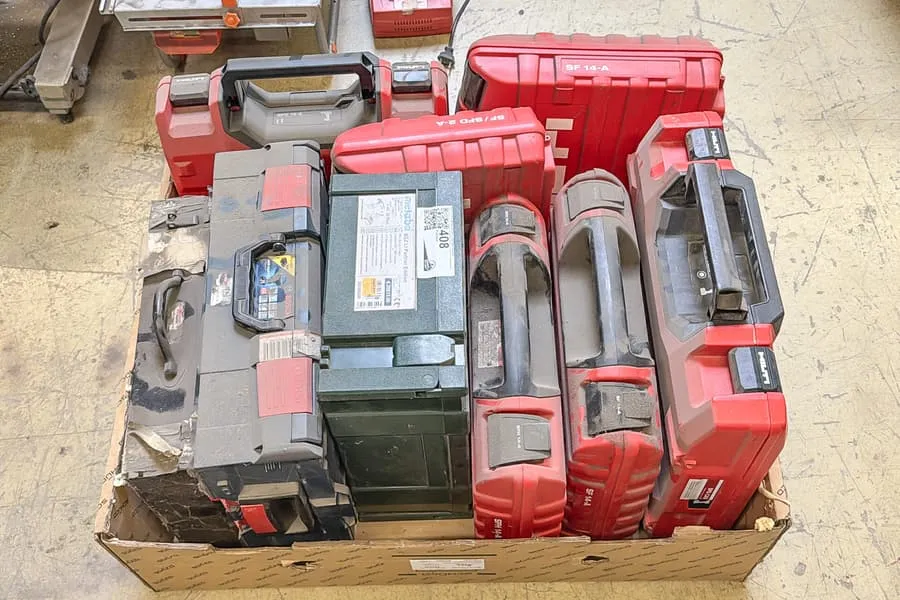 Posten Arbeitskoffer Hilti, Metabo und Bosch