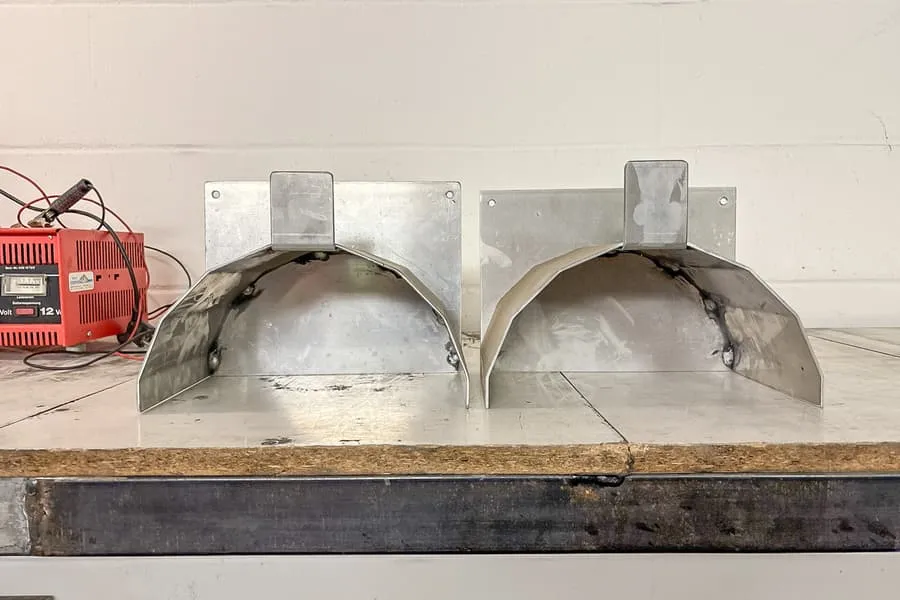 2 supports muraux pour tuyau