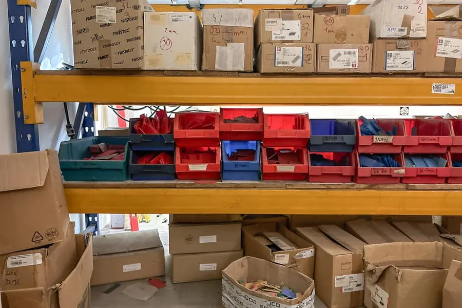 Shelf level contents: various connection and fastening materials