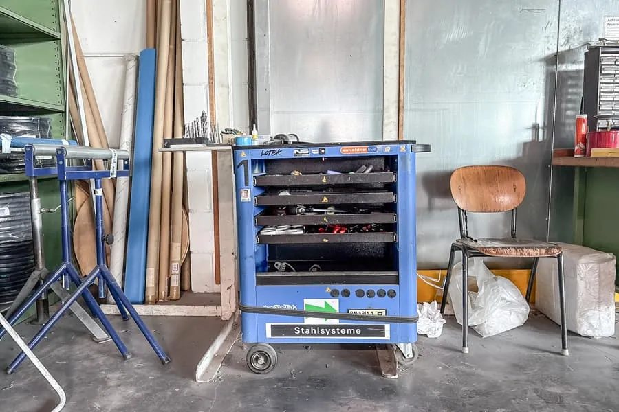 Workshop trolley Tecnolam Bavaria 1 with contents: various tools
