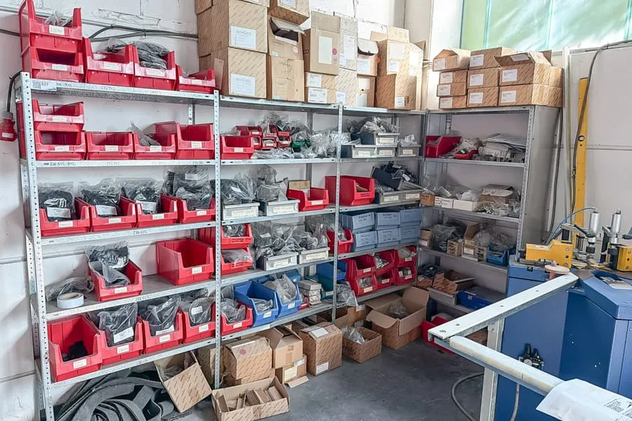 Boltless shelving unit