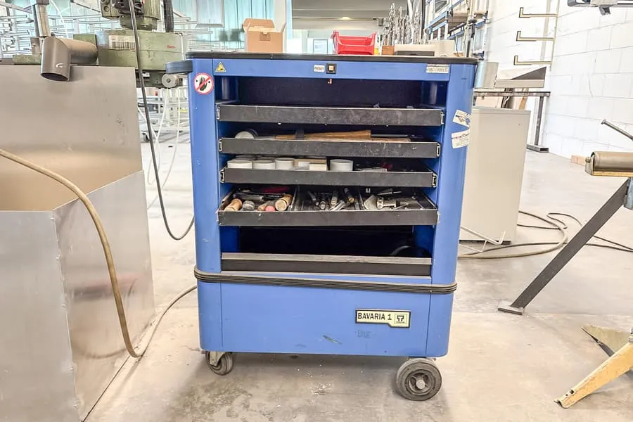 Workshop trolley Tecnolam Bavaria 1 with contents: various tools