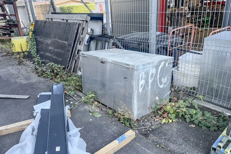 Caisse en aluminium avec composants d'échafaudage