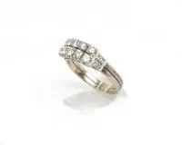 Bague, or blanc 18 carats, 10 brillants env. 0,70 ct, 4 autres petits diamants, 5,9 g, taille 59,5