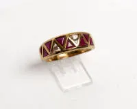 Ring, 18kt yellow gold, 8 rubies, triangular cut, approx. 1.0 ct, 2 brilliants, approx. 4.5 g, RM 52