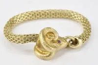 Bracelet, with ram's head clasp, 18kt yellow gold, 2 small ruby cabochons as eyes, approx. 67.7 g