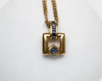 Pendentif sur chaîne, or jaune 14 carats, 19 saphirs, diamants princesse, 6 brillants, à porter de différentes façons, env. 10,9 g, env. 47 cm