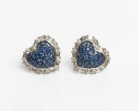 Pár náušnic, "Srdce", 18kt bílé zlato, 48 briliantů a diamantů celkem cca 0,50 ct, cca tw-w/vs1-si, 92 safírů celkem cca 1,30 ct, cca 4,6 g