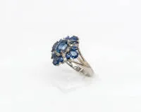 Prsten, 18kt bílé zlato, safíry celkem cca 3,20 ct, brilianty a diamanty celkem cca 0,15 ct, cca tw/vs1, 4 g, RM 56