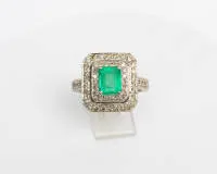 Ring, 18kt Weißgold, Smaragd ca. 1.76 ct., Brillanten zus. ca. 1.0 ct., etwa tw-w/si, ca. 8.1 g, RM 55