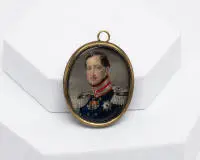 Médaillon ovale portrait de Frédéric-Guillaume III (1770-1840), Prusse, vers 1820, miniature peinte de Frédéric-Guillaume III, roi de Prusse, avec l'étoile de l'ordre de l'Aigle noir, boîtier en laiton avec verre frontal et...