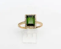Prsten, 14kt žluté zlato, turmalín cca 2,57 ct, 48 diamantů celkem cca 0,26 ct, cca w/si, cca 3,1 g, RM 55