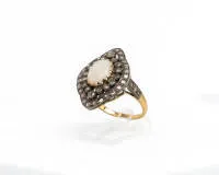 Ring, 18kt Gelbgold, Platin, Opal, Diamantrosen, ca. 3.9 g, RM 53