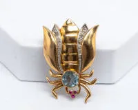 Käfer-Brosche, 18kt Gelbgold, Aquamarin, Rubine, Diamanten, ca. 11.5 g
