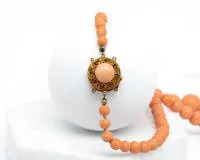 Chaîne progressive, corail, fermoir or jaune 18 carats, cabochon de corail, boules de corail ø 7 à 17 mm, env. 54 cm