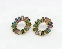 Paire de boucles d'oreilles, or jaune 14 ct, diamants env. 0,11 ct, env. tw/vs1, 22 tourmalines env. 2,61 ct, 2 aigues-marines env. 0,24 ct, 4 améthystes env. 0,42 ct, env. 3,8 g